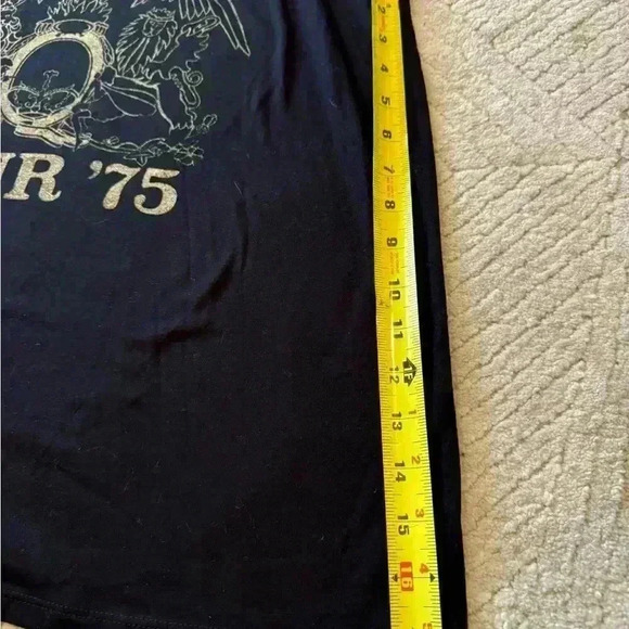 Official QUEENS merch tank top - Picture 5 of 7